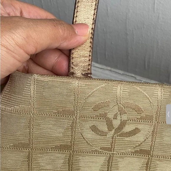 Chanel Tote - Picture 3 of 7